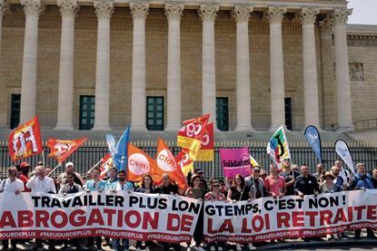 Paris- protesters outside the Assemblée Nationale 